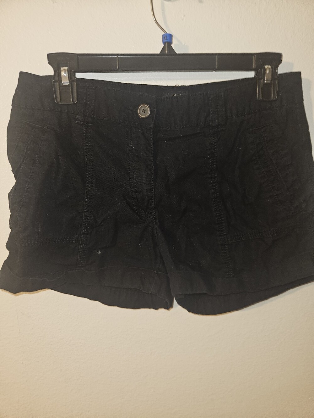 H & M Womans Black Shorts Size 6